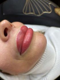 Перманент губ. Плотный свежий цвет, аккуратный контур и мягкая растушёвка.